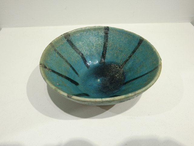 イスラム古陶磁器 17C.頃 ペルシャ陶器 青釉黒彩魚文花文様 16.0cm鉢