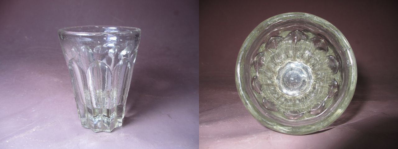 ギャラリー辰巳 - 明治型吹きガラス 剣先紋小ぶり コップ | 古美術品