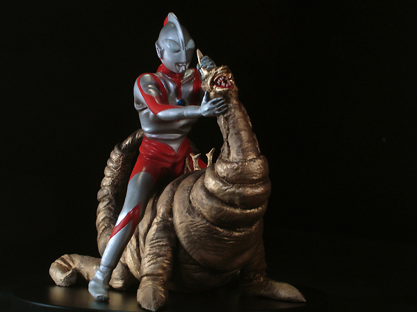 怪獣無法地帯】 The Monster Gallery 33 1/350 ウルトラマン対