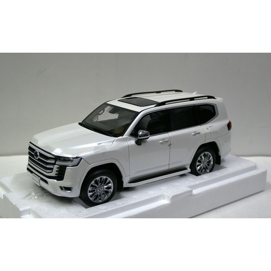 トヨタランドクルーザー200 1:18 ホワイト トヨタランドクルーザー200