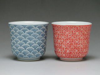 中尾龍純 染付青海波と染付紅七宝文 ペアのセット