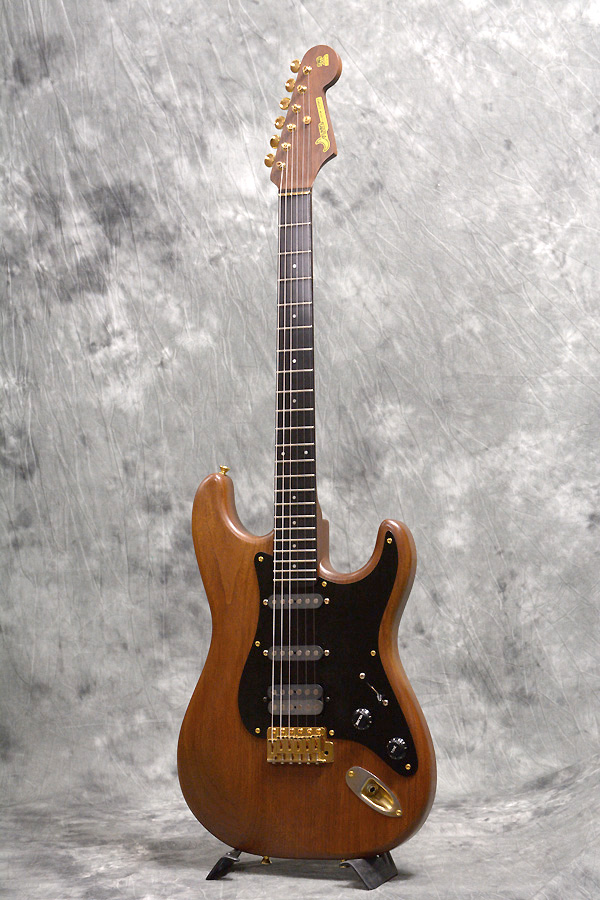 MOONのストラトが入荷しました！！ウォルナット使用モデル