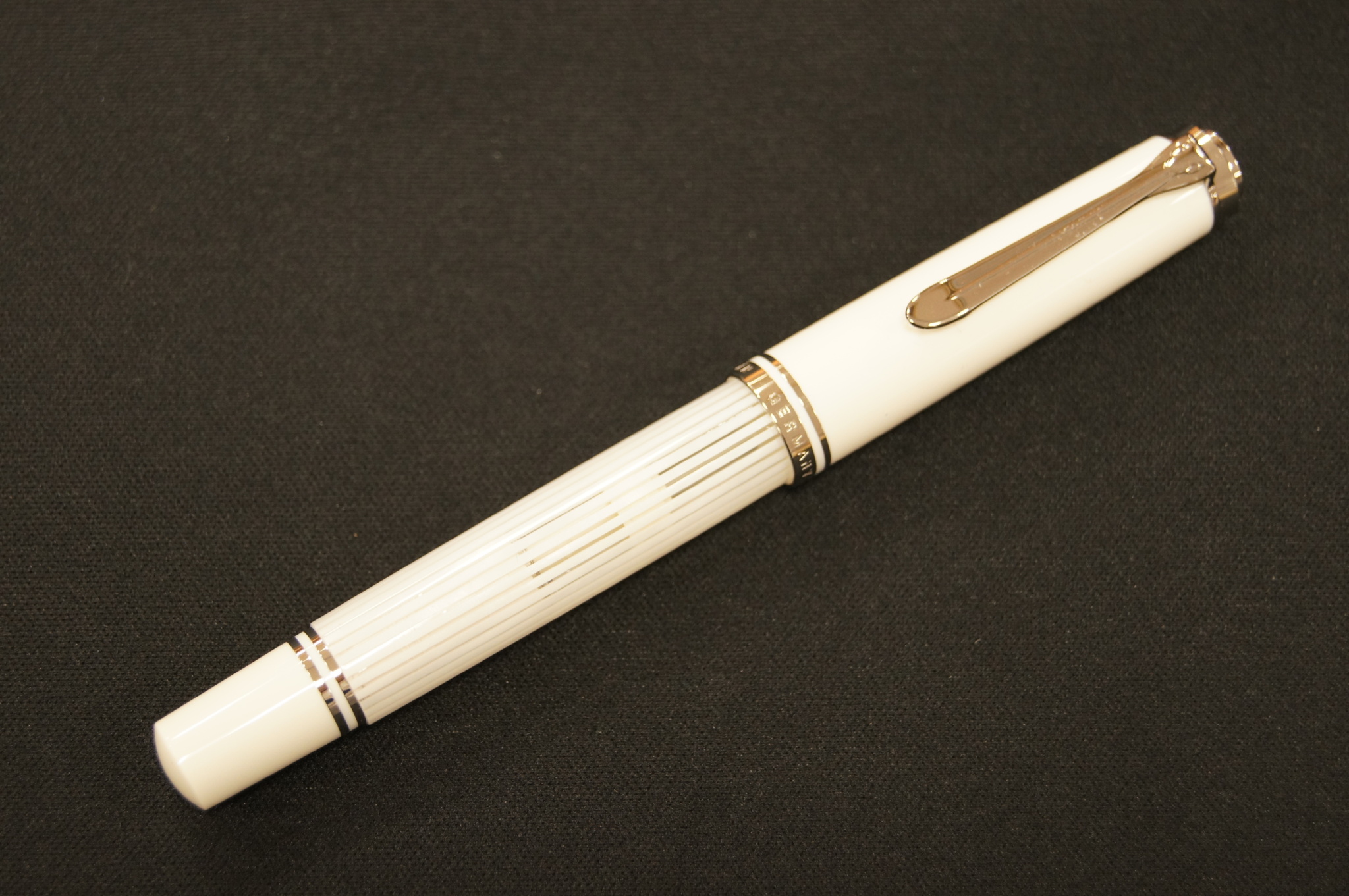 スーベレーン M605 ホワイトストライプ