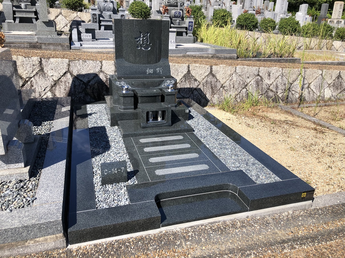 インターロック デザイン墓石・リュミエールⅢ｜デザイン墓・和墓・洋