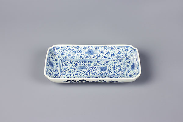 古伊万里 染付 草花文 牡丹 超希少 大皿 です。