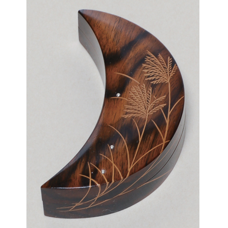 黒柿三日月香合 すすき蒔絵【販売】-茶道具は京都しみず孔昌堂