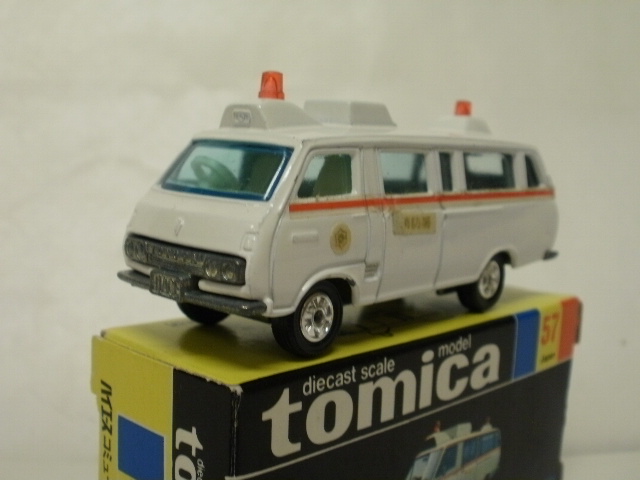 ⚠️ギフト30《黒箱トミカ57-1-7》ハイエースコミューター救急車【色
