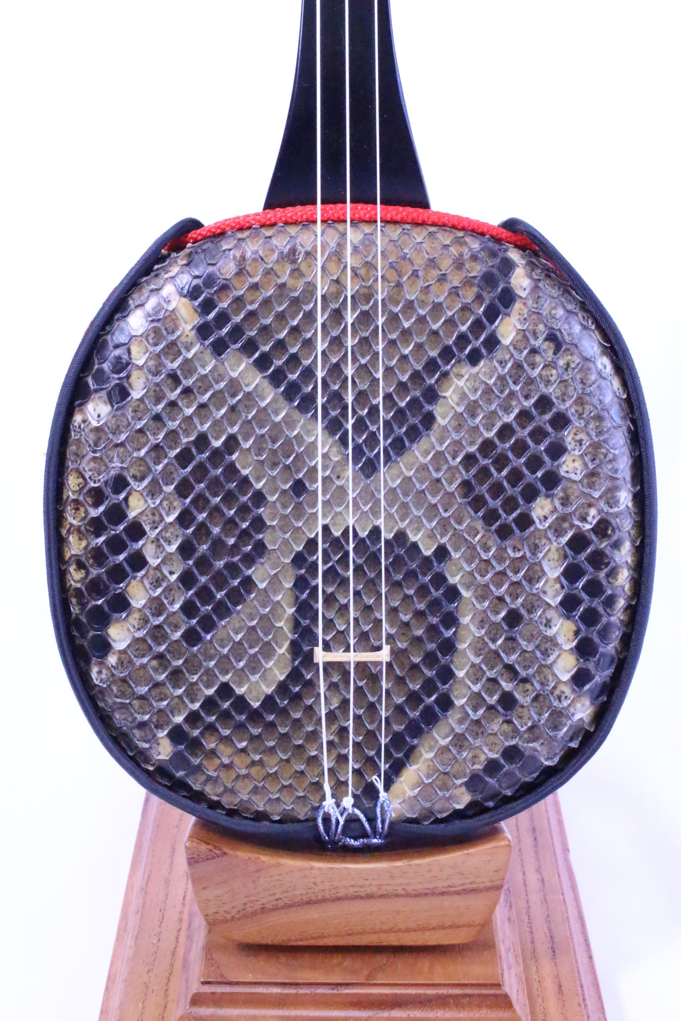 動作品】沖縄三線 三味線 本皮 一枚張り 三味線 皮破れなし 本皮一枚