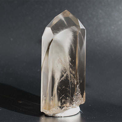 アンフィボール in クォーツ ポイント クリスタル：磨きもの（球