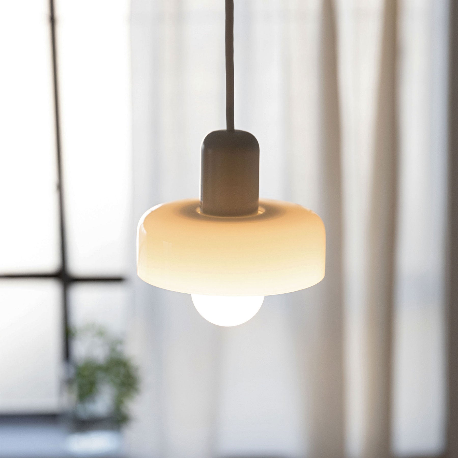 ルンナ ガラスペンダントライト｜ペンダントランプ｜オルネ ド