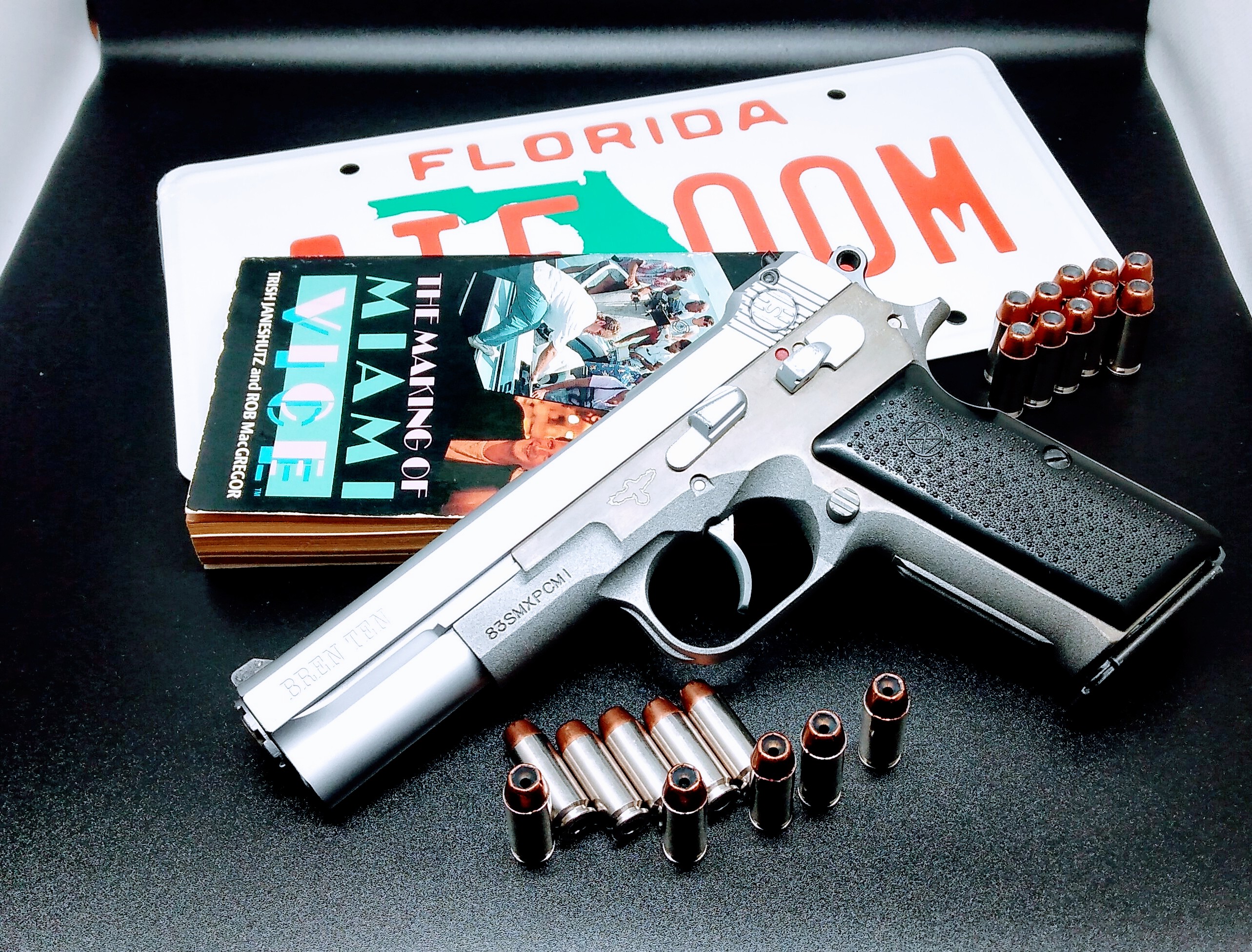 マルシン製 ブレンテン 8mm オールシルバーモデル マイアミバイス