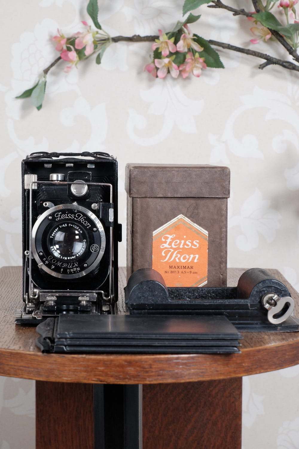 1930 6x9 Maximar plate camera with Carl Zeiss Tessar lens. Freshly