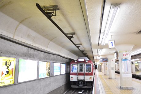 近鉄タイプ剛体架線⇔カテナリ架線切替部分が間近に見れる駅 | 鉄道旅