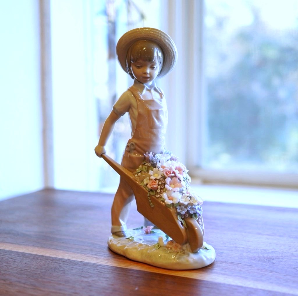 12⁄10限定価格リヤドロ子犬と花バスケット リヤドロ 犬 3匹 置物 LLADRO