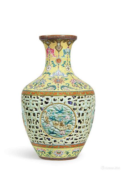 乾隆洋彩黄地粉青透龙夹层玲珑尊约1.5亿港币成交——人民政协网