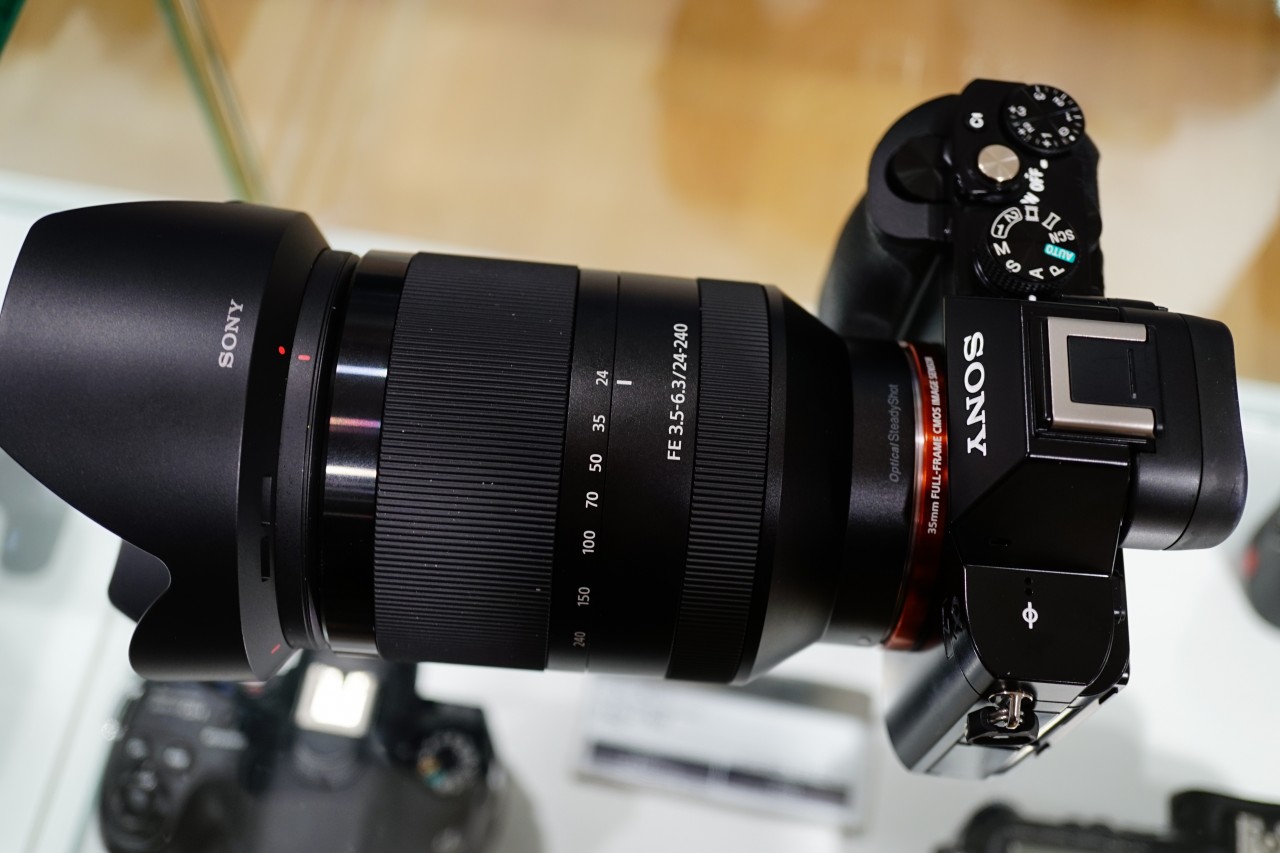 待ってたよ♪Eマウントフルサイズ対応の光学10倍高倍率ズームレンズ