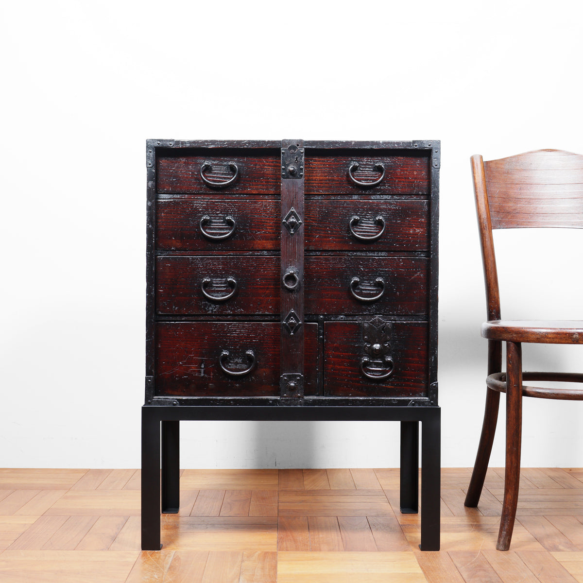 こ50)戸塚刺繍 風景画 木製多段チェスト 洋箪笥 こ50)戸塚刺繍 風景