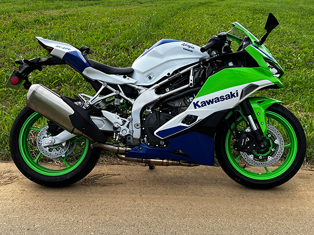 ZX-4R/RR POWERBOX PIPE | 忠さんが陣頭指揮をとってマフラーを開発し