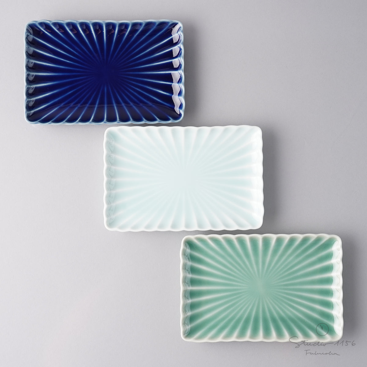 伊万里焼 青白磁 菊彫り長角皿 16cm 瀬兵窯の通販｜Studio1156