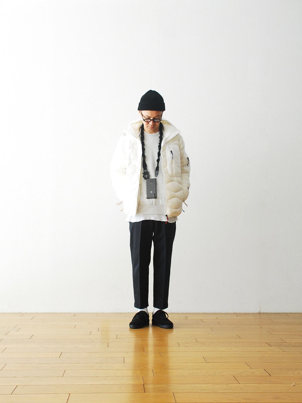 トップスとしてはもちろん、寒い季節のインナーダウンとしても役立つ