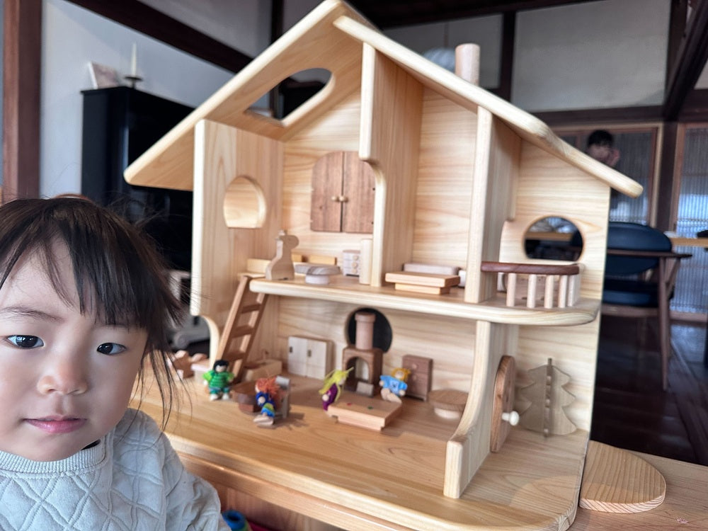 ドールハウスで遊び始め – なかよしライブラリー