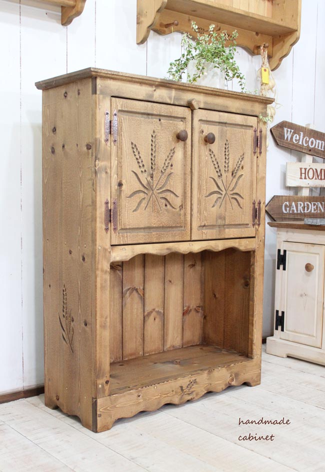 ハンドメイド麦穂のカップボード