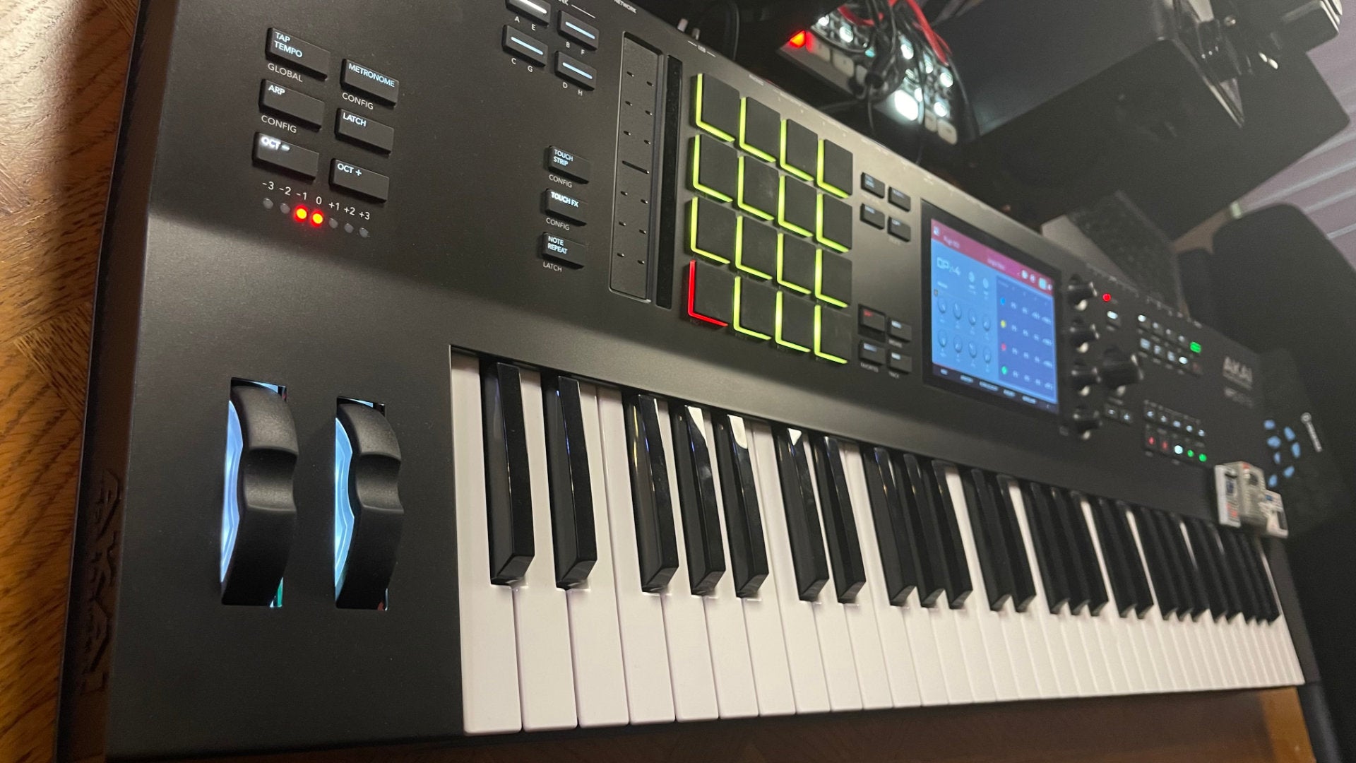 AKAI MPC Key 61 MasterClass – 16-levels