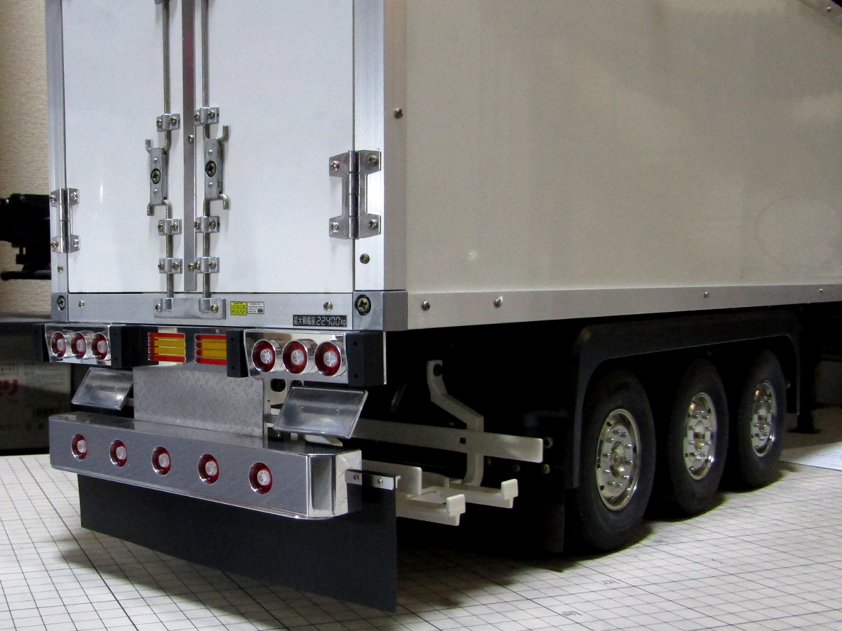 1/14 Rear Light + 20mm Bumper for Tamiya R/C 3-Axle Reefer Semi