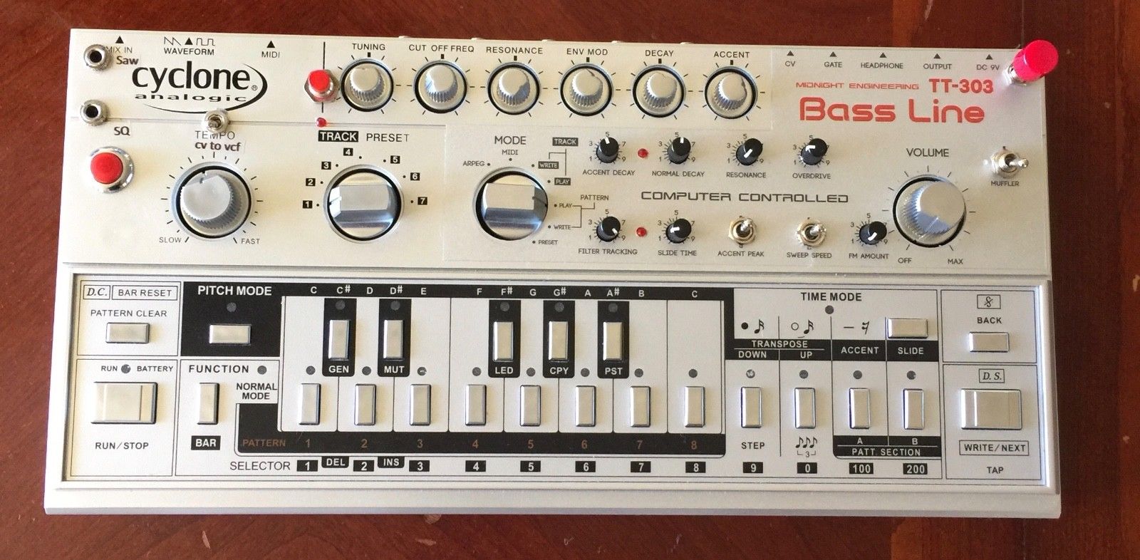 CYCLONE TT-303 TB-303 クローン ベースライン bass bot Roland