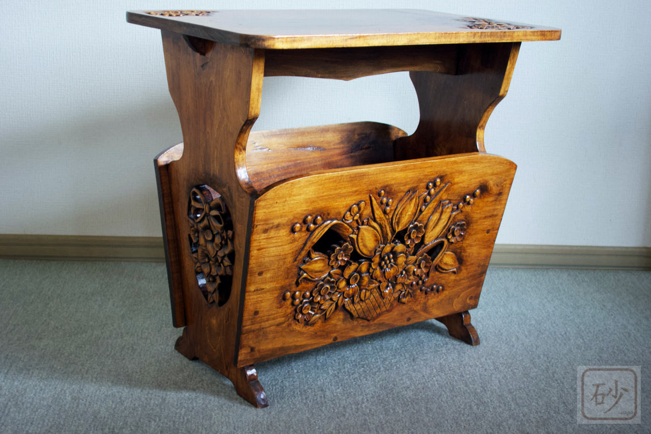 人気 手彫りの一点物のマガジンラック 手彫りの一点物のマガジンラック｜