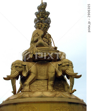 仏教美術 仏像 峨眉山金頂十方普賢菩薩仏像家内 仏堂 に菩薩銅像 安置