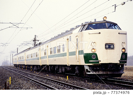 1998年 東北本線を行く715系1000番台普通電車の写真素材 [77374976