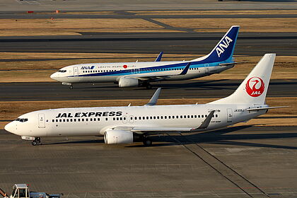 JA306J Japan Airlines Boeing 737-800 | Planespotters.net