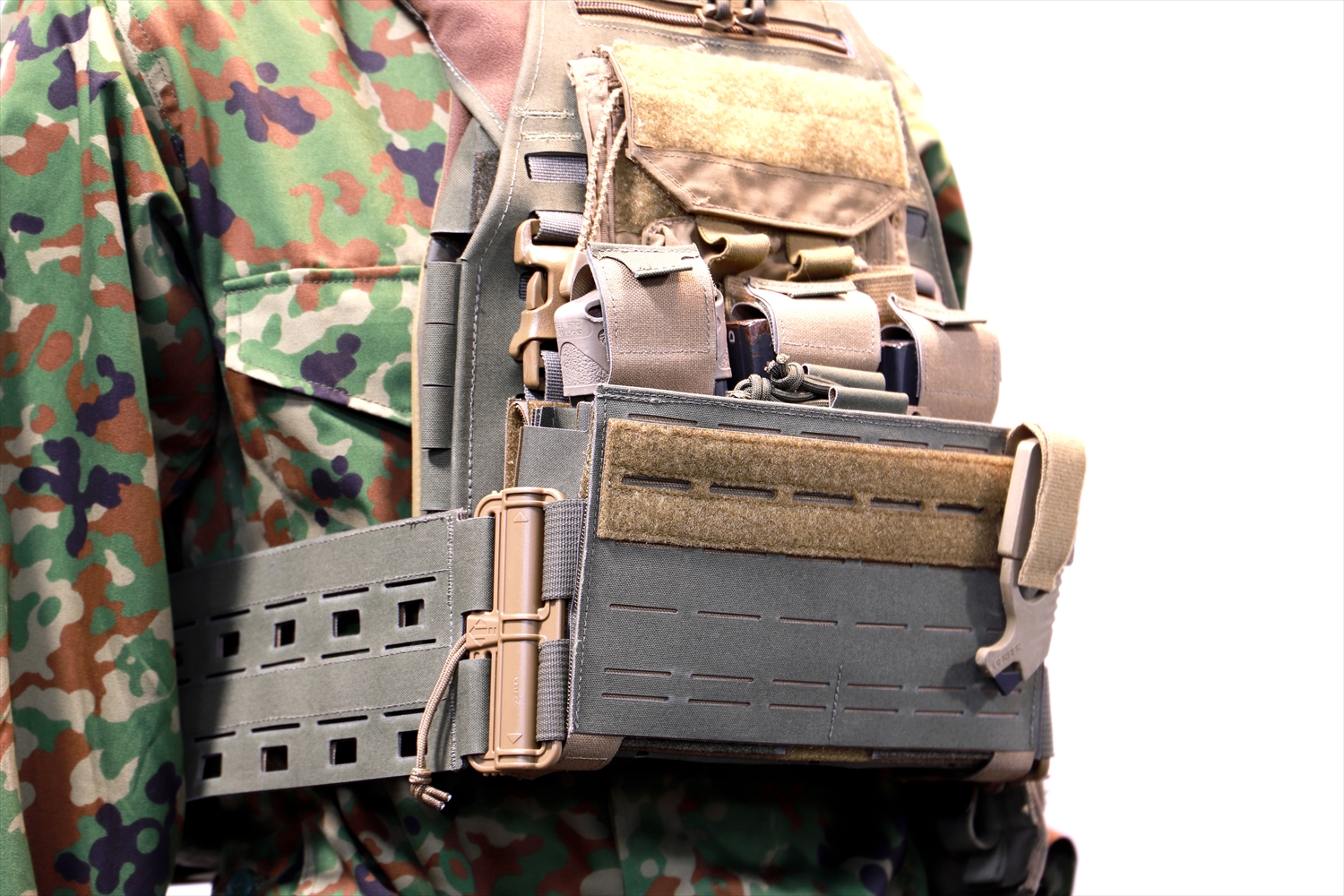 田村装備開発 UCR プレートキャリア マルチカム サバゲー 装備