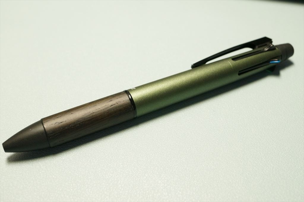 超ド定番4&1ペンの限定色：ピュアモルト ジェットストリーム