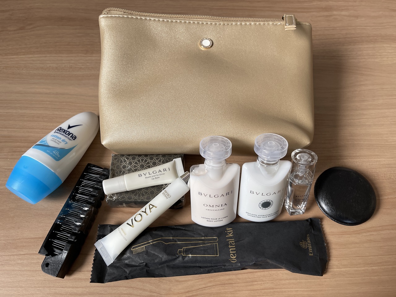 エミレーツ航空ファーストクラスBVLGARIアメニティセット エミレーツ