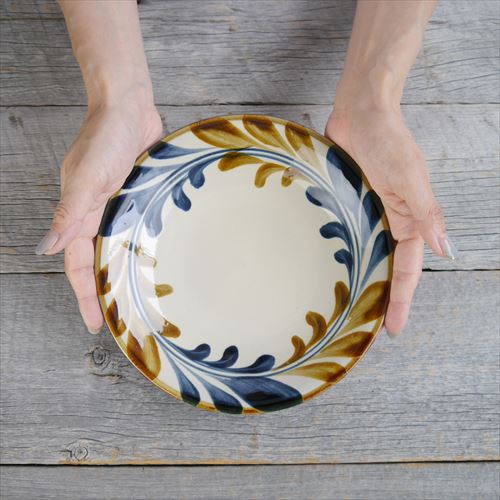 沖縄/やちむん/陶眞窯/7寸皿/ゴスアメ唐草/Φ22 X H4 - テーブルライフ