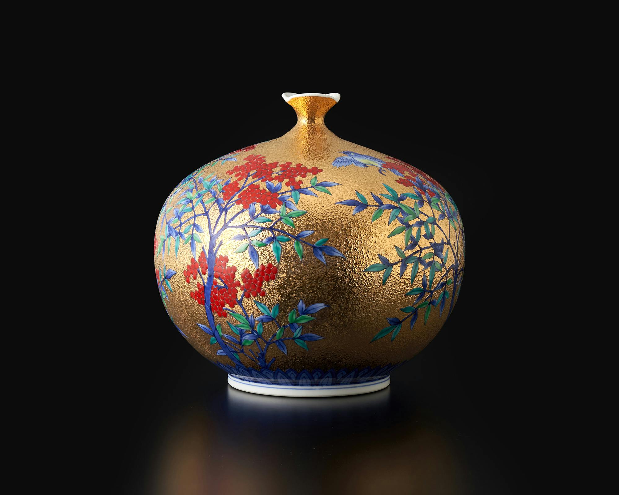 花器「花瓶 金彩南天図」 金龍窯 江口天童 有田焼 陶磁器 – Takumi Japan