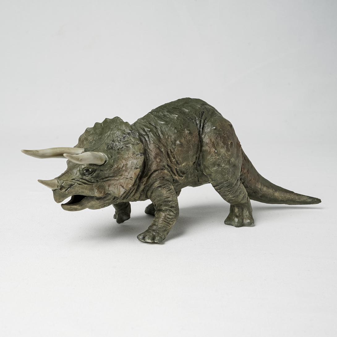 恐竜 組み立て・色塗り製作 トリケラトプス（初級） - 匠宿