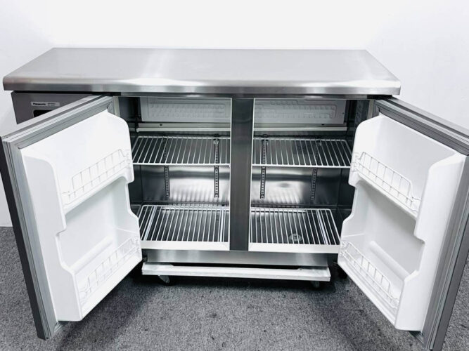 6812【程度良好】2023年製パナソニック業務用テーブル形冷凍冷蔵庫台下