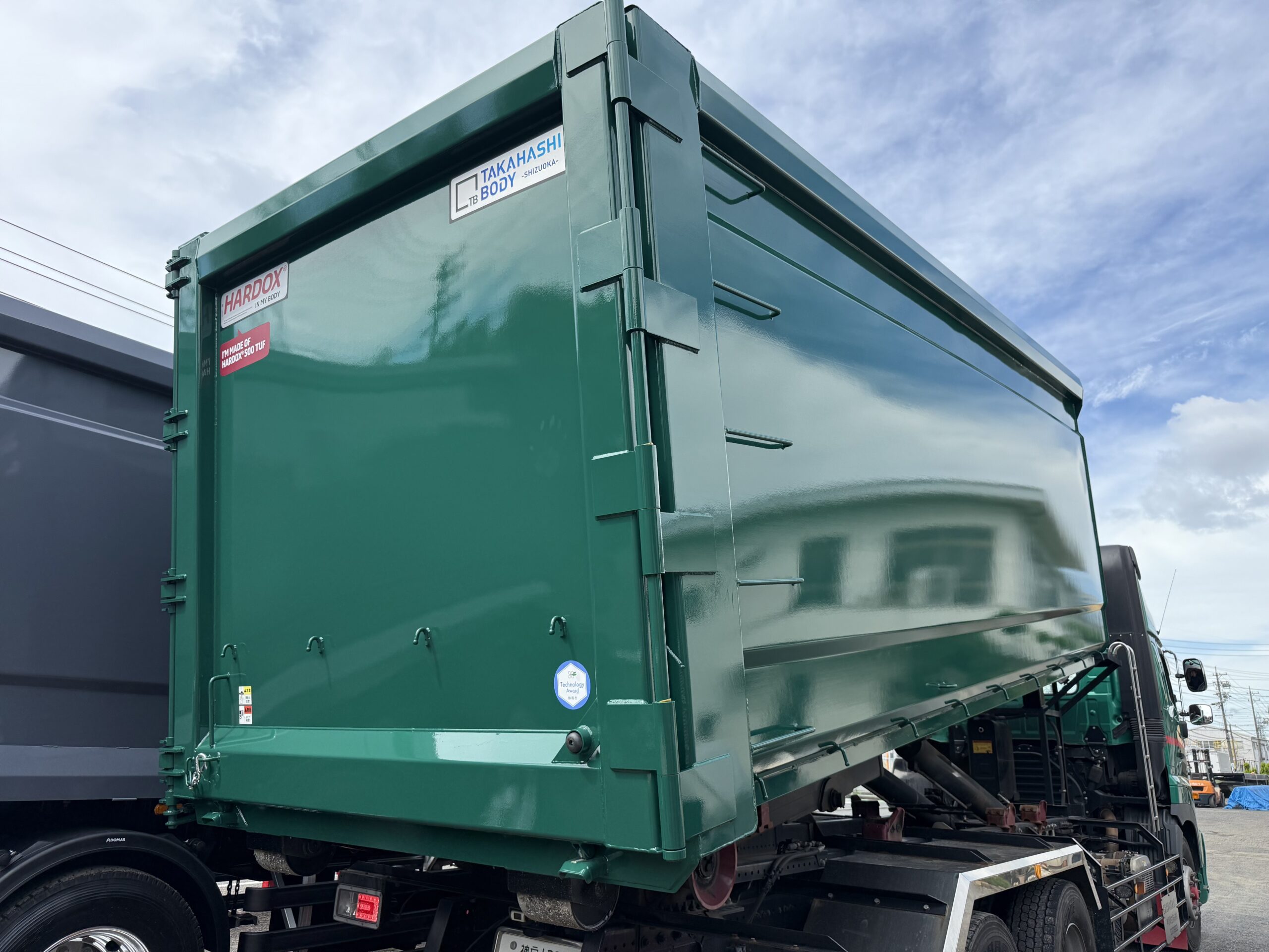 HARDOX®コンテナ | 高橋ボデー
