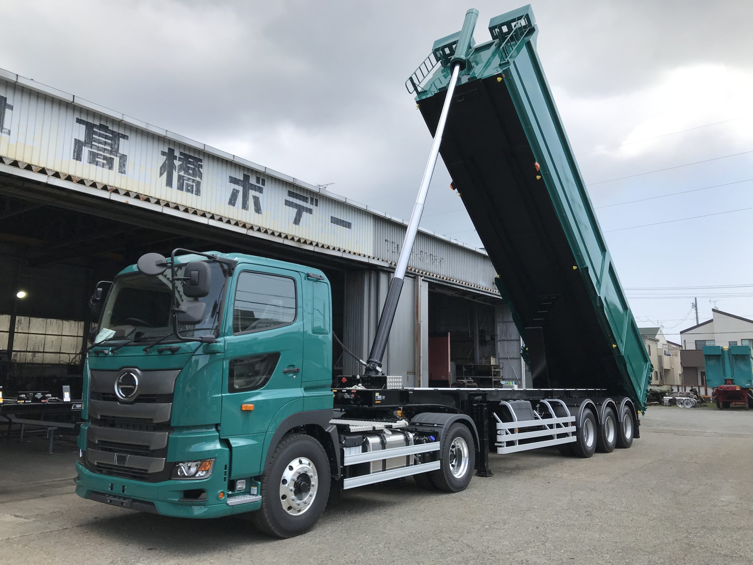 ミシガン31フィート&20フィート・エンドダンプ・トレーラー(ブラック