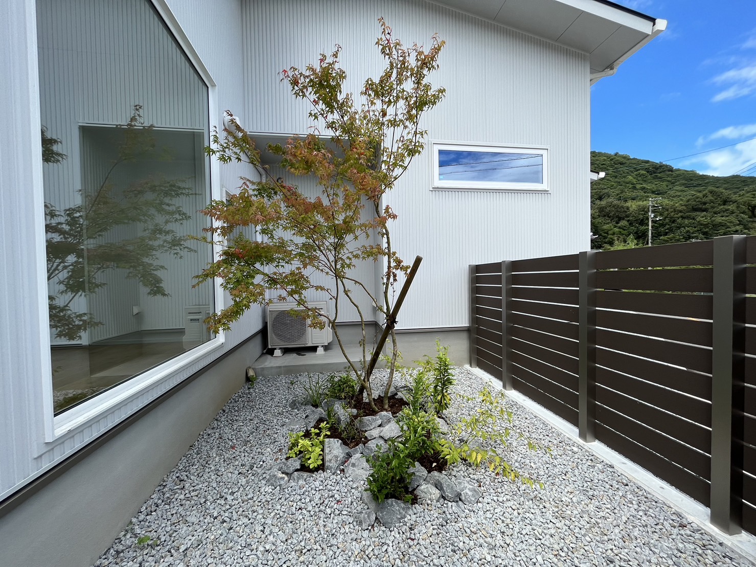 ビン・カシワ/ガウディーの庭 ビン・カシワ/ガウディーの庭