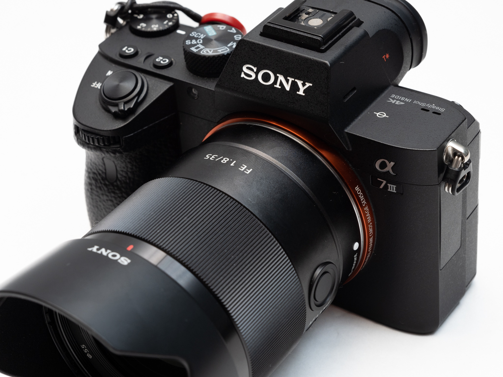 SONY FE 35mm F1.8をレビュー。これで十分と思わされるレンズ - 渋たか