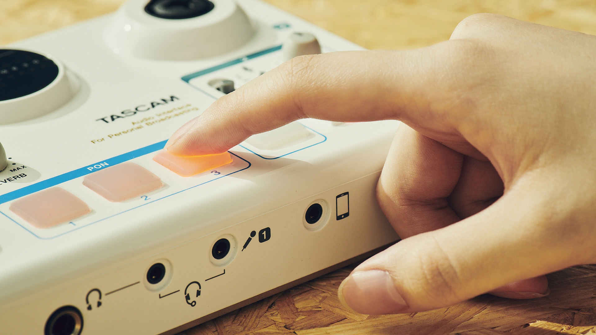 MiNiSTUDIO CREATOR US-42 | Portable Podcast Station & USB Audio