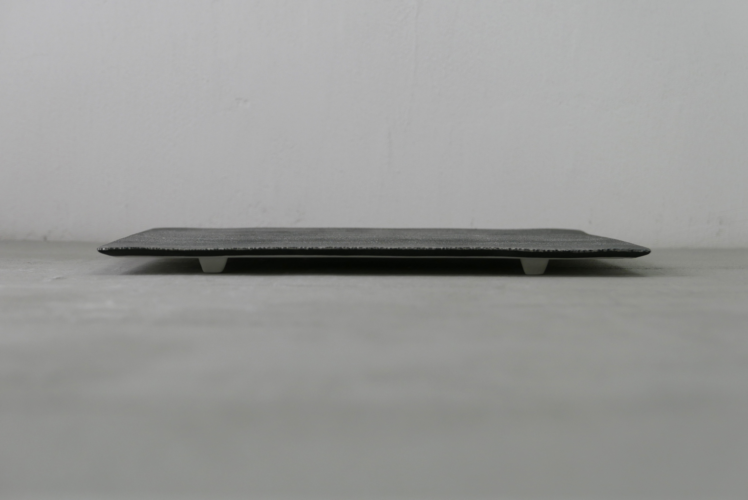 ﾌﾟﾗﾁﾅ絞り 四ツ足長角ﾌﾗｯﾄﾌﾟﾚｰﾄ - 【公式】田代陶器店 TASHIRO