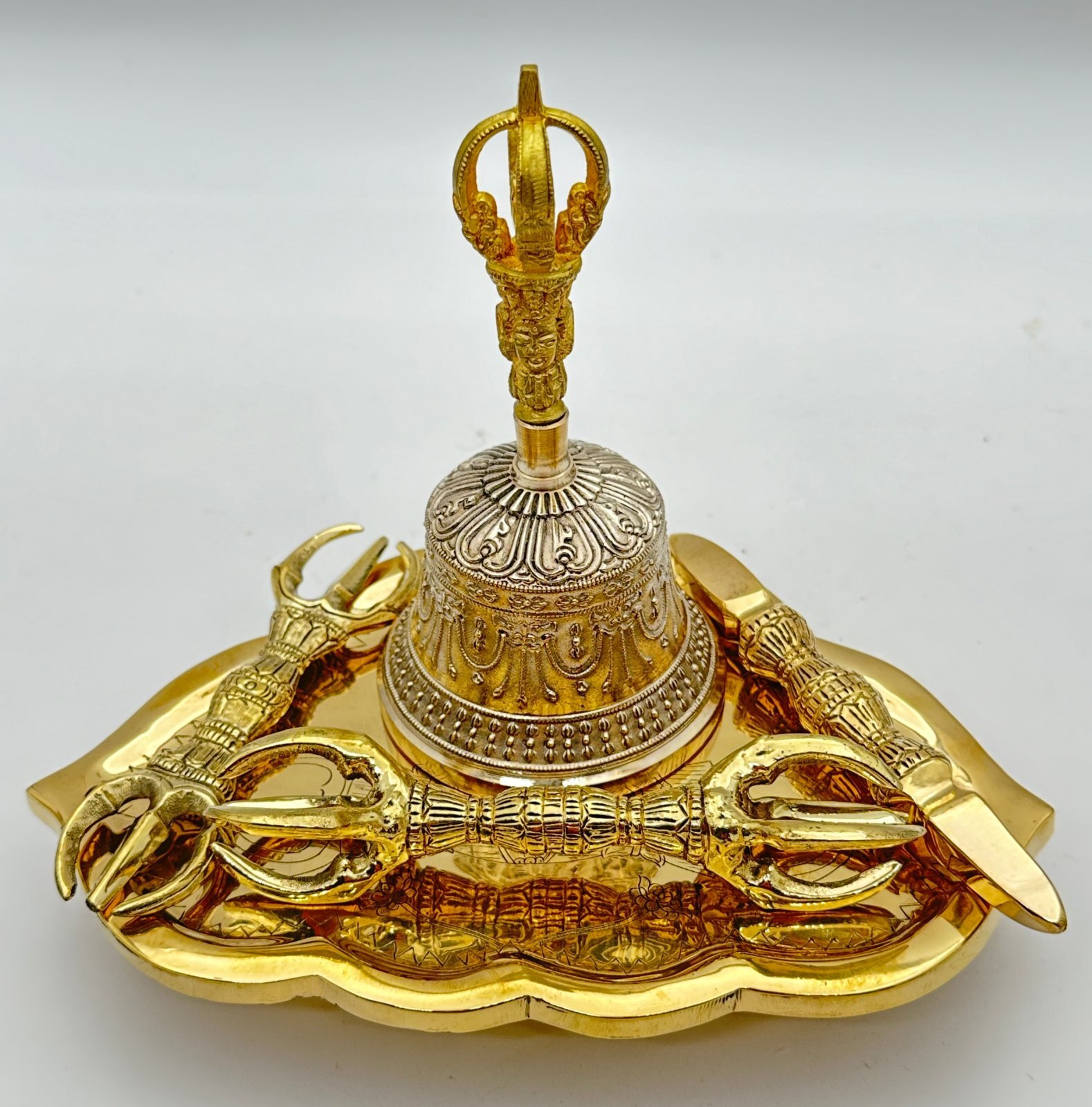 修縁堂】密教法具 真言宗 法器 炎の宝珠鈴 寺院用仏具 修縁堂】密教法