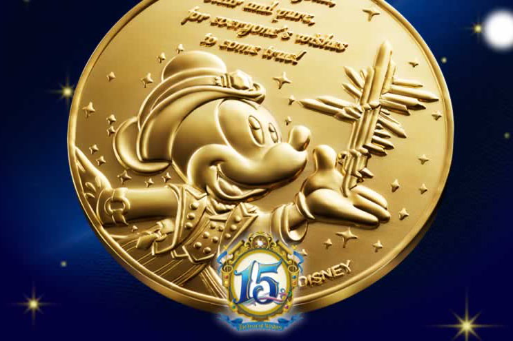 数量限定&高額！TDS15周年の特別グッズ4種類が登場 | ディズニー