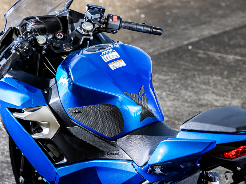 Kawasaki Ninja250・400用タンク 塗装剥がれあり Kawasaki Ninja250