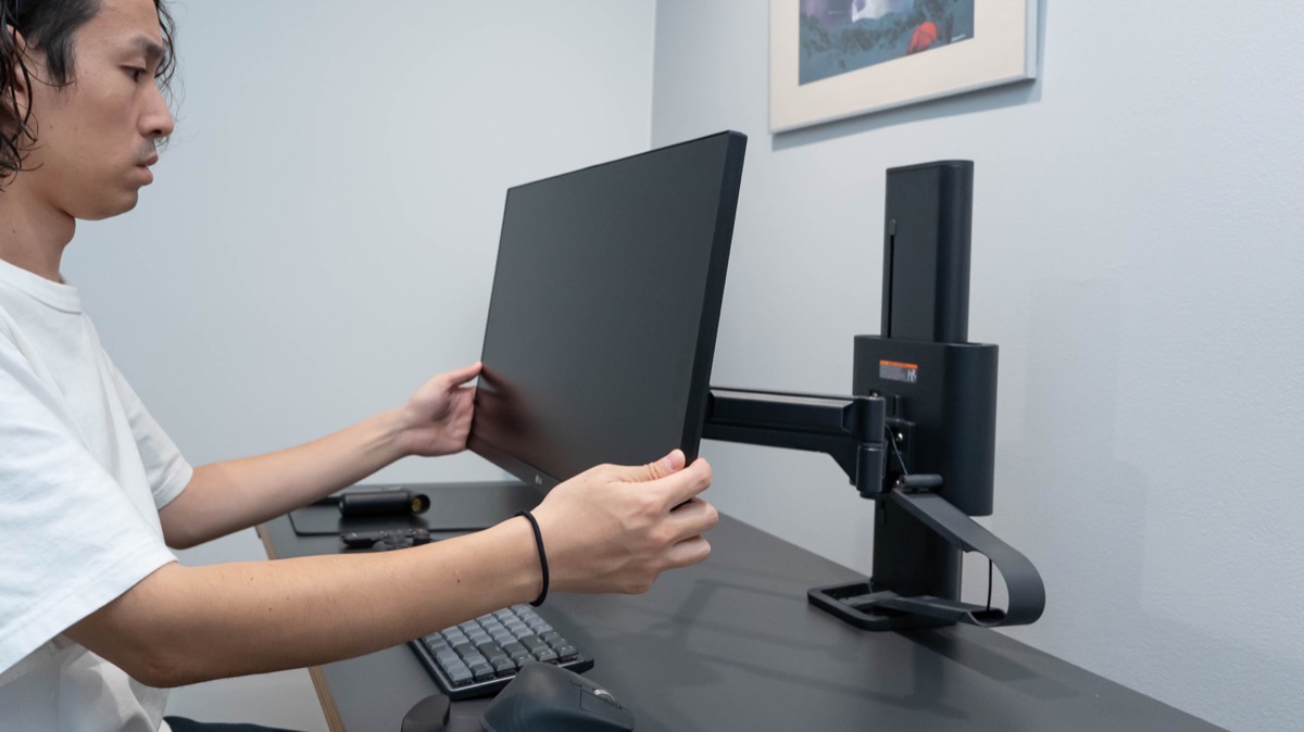 エルゴトロンTRACEモニターアームレビュー！ 頻繁にモニター高さを